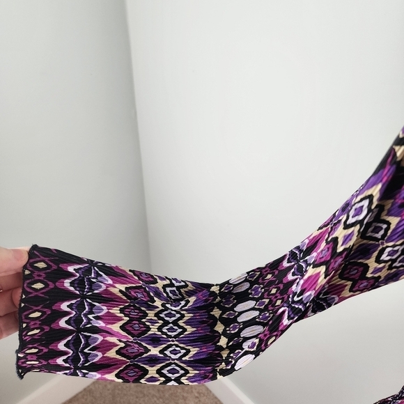 New Directions Women’s Splice Neck Tie Back Aztec Top Size M - Picture 9 of 10